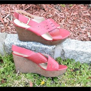 Nine West women’s Red Cris-Cross sandals 9 1/2